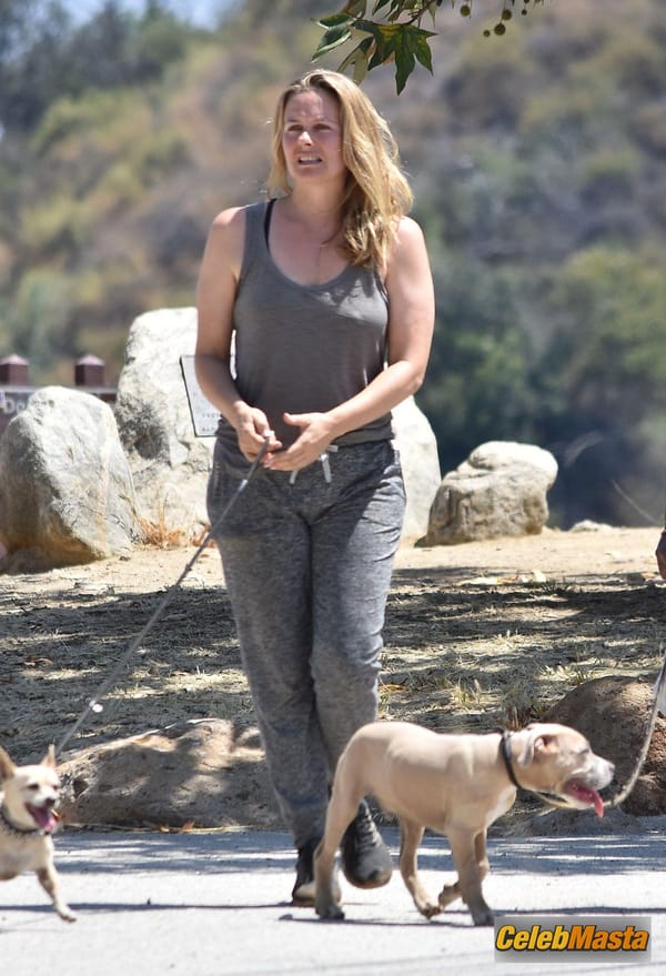 Alicia Silverstone shows pokies while out for a hike with a friend in Los Angeles photo 9