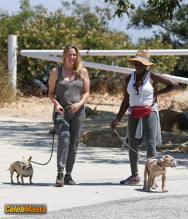 Alicia Silverstone shows pokies while out for a hike with a friend in Los Angeles photo 14