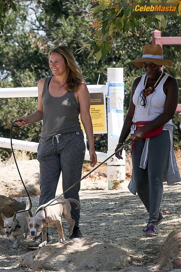 Alicia Silverstone shows pokies while out for a hike with a friend in Los Angeles photo 24