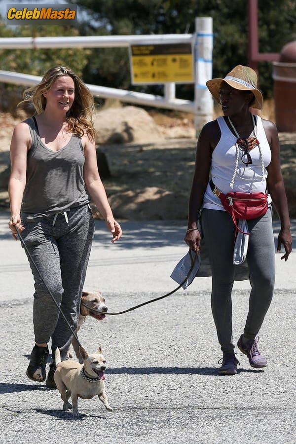 Alicia Silverstone shows pokies while out for a hike with a friend in Los Angeles photo 25