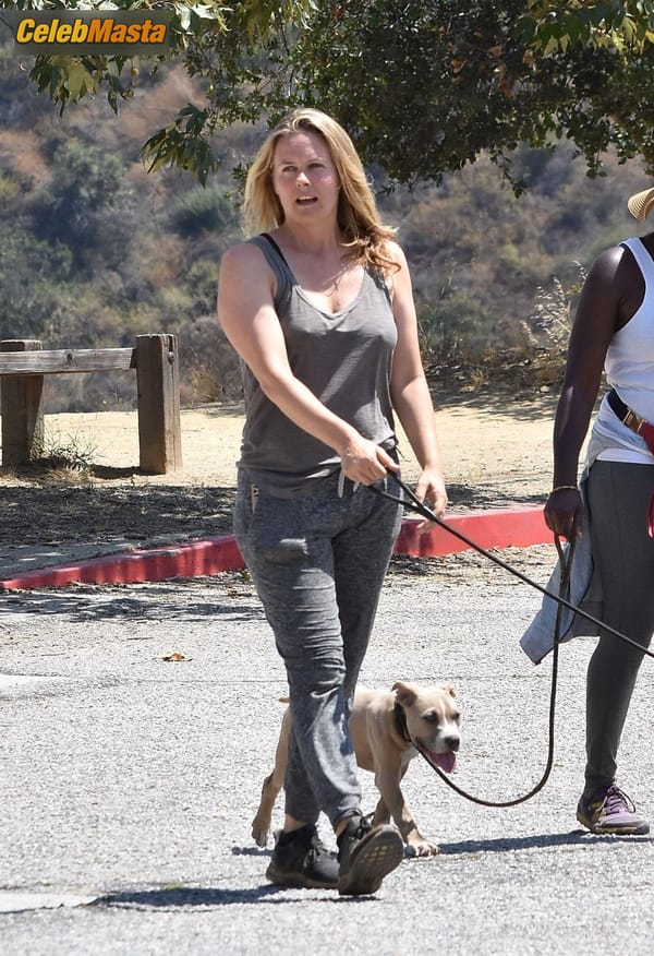 Alicia Silverstone shows pokies while out for a hike with a friend in Los Angeles photo 28