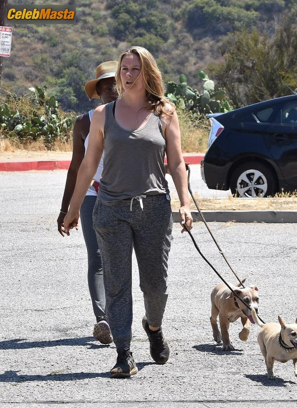 Alicia Silverstone shows pokies while out for a hike with a friend in Los Angeles photo 30