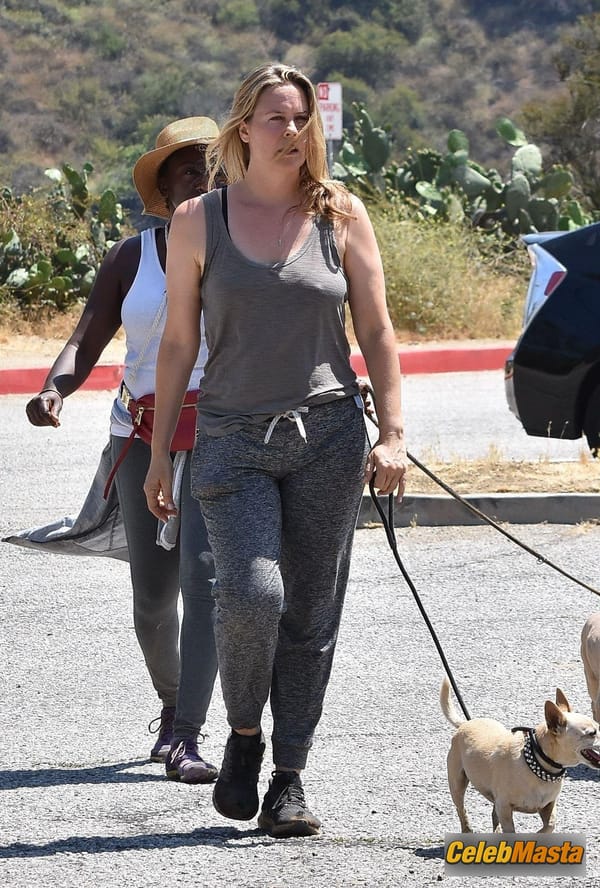 Alicia Silverstone shows pokies while out for a hike with a friend in Los Angeles photo 32