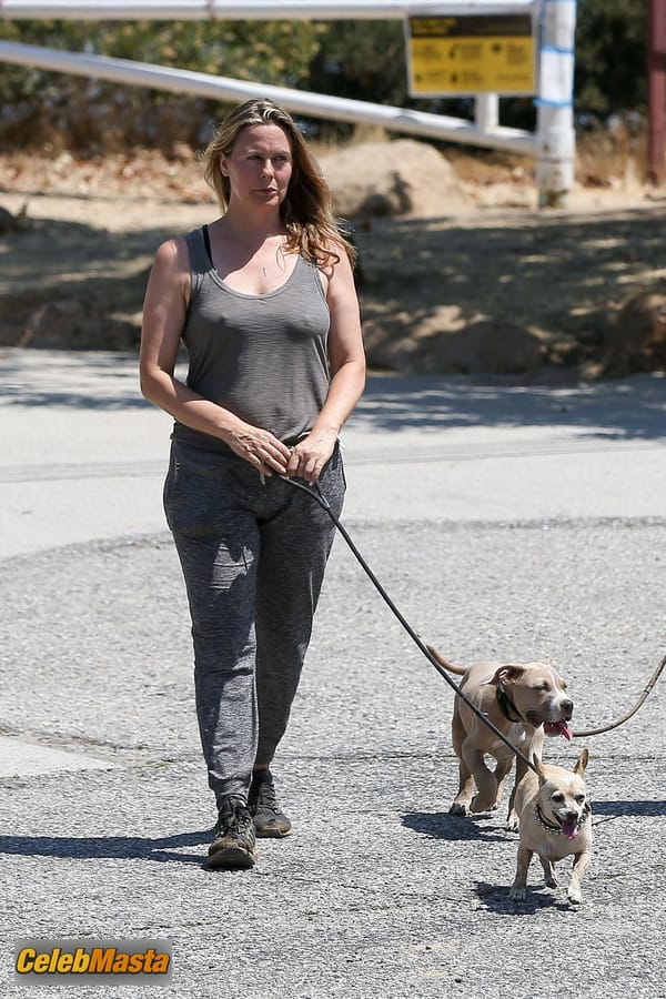 Alicia Silverstone shows pokies while out for a hike with a friend in Los Angeles photo 34