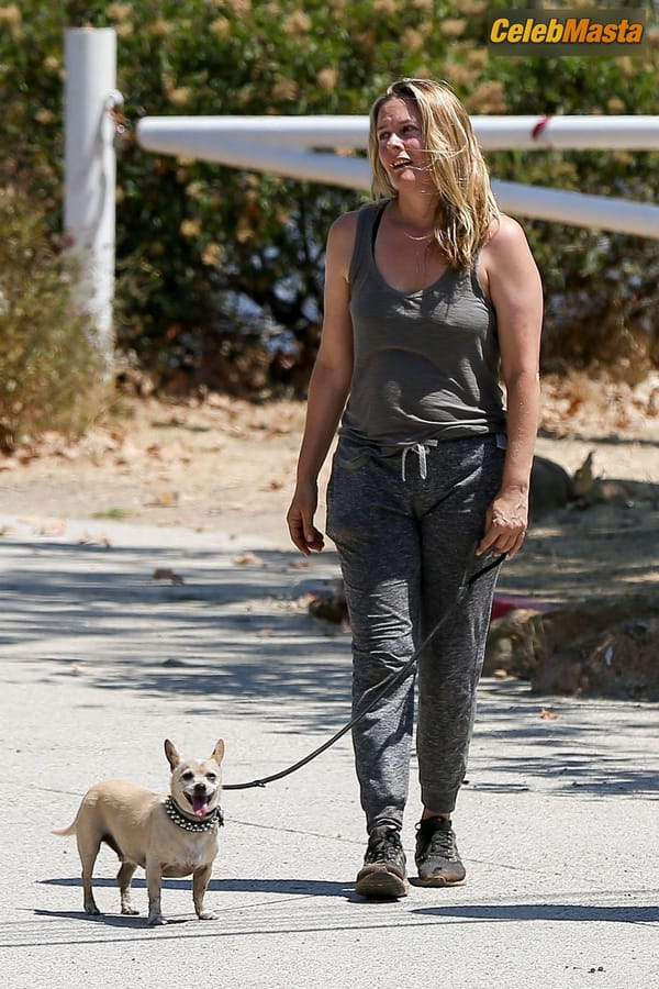 Alicia Silverstone shows pokies while out for a hike with a friend in Los Angeles photo 37