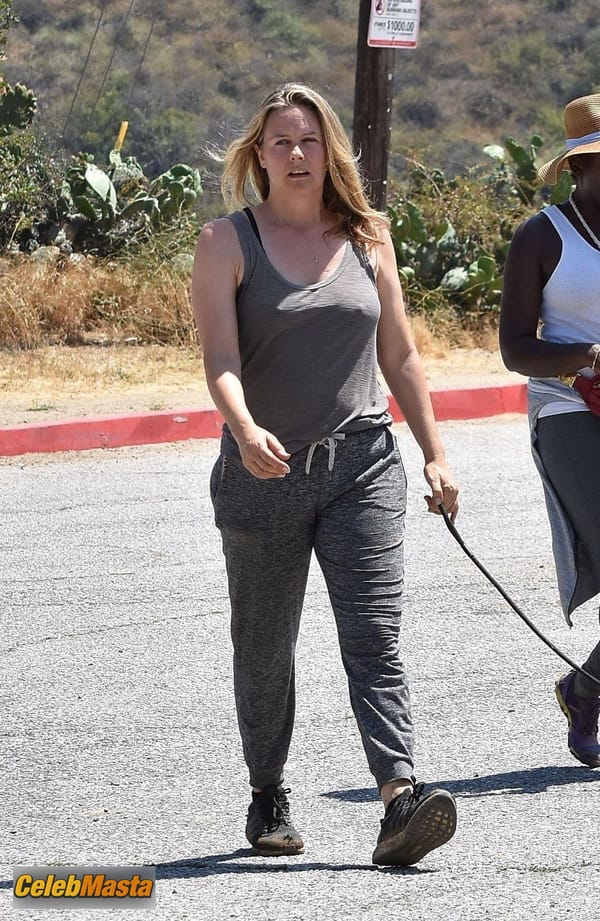 Alicia Silverstone shows pokies while out for a hike with a friend in Los Angeles photo 52