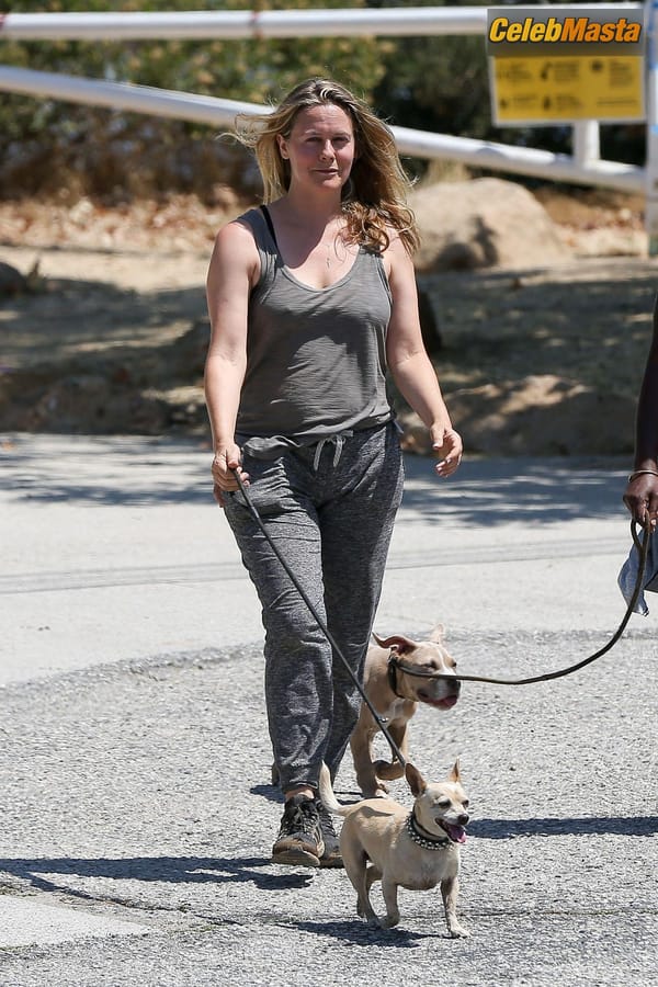 Alicia Silverstone shows pokies while out for a hike with a friend in Los Angeles photo 53