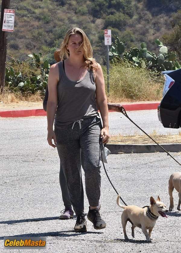 Alicia Silverstone shows pokies while out for a hike with a friend in Los Angeles photo 54