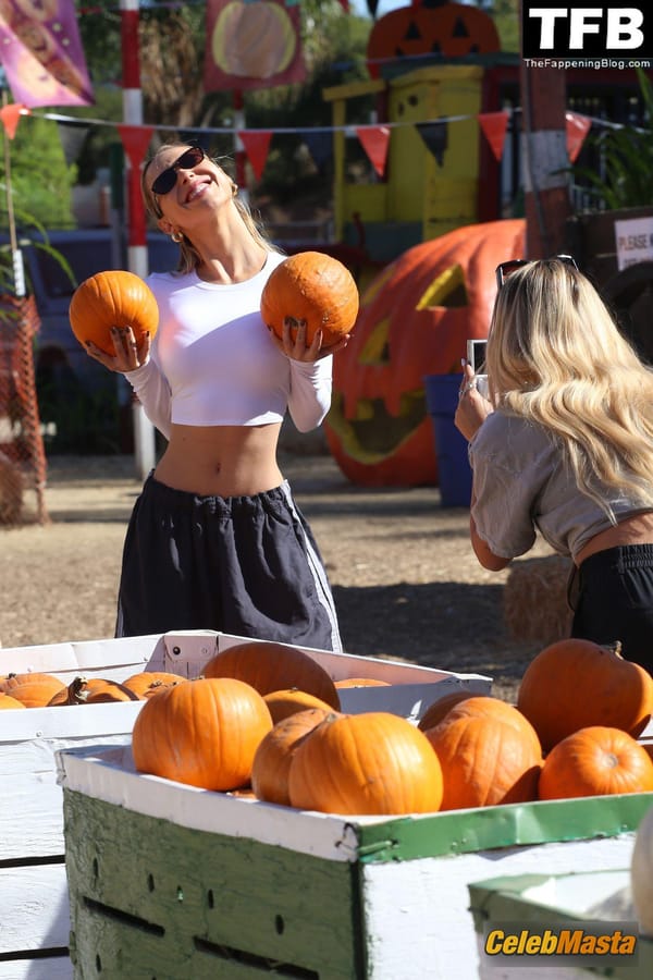 Alexis Ren Shopping For Pumpkins In LA photo 5