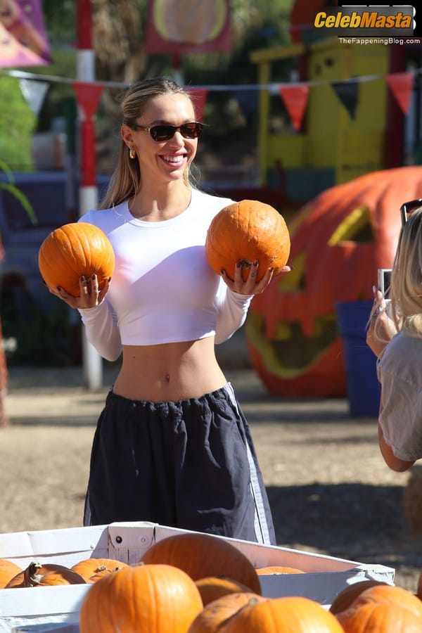 Alexis Ren Shopping For Pumpkins In LA photo 6