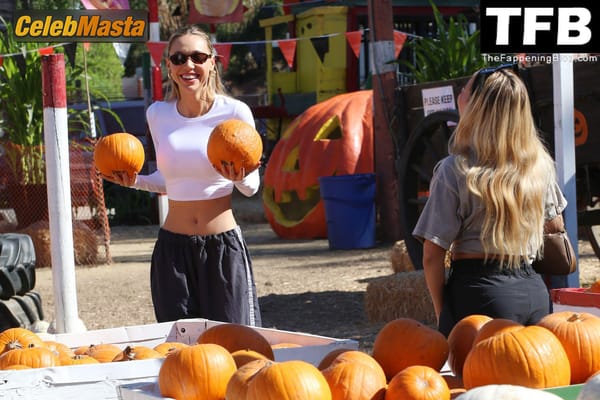Alexis Ren Shopping For Pumpkins In LA photo 8