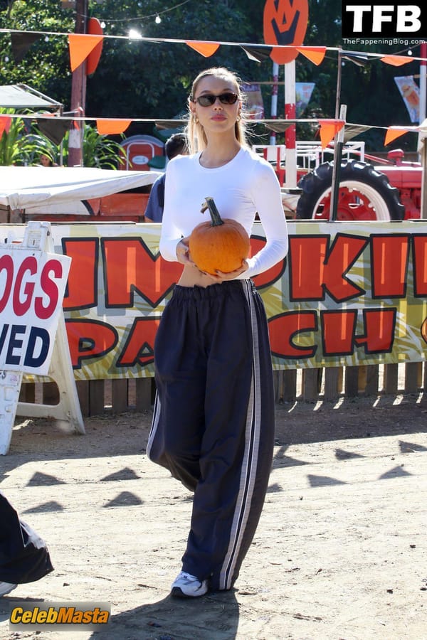 Alexis Ren Shopping For Pumpkins In LA photo 18