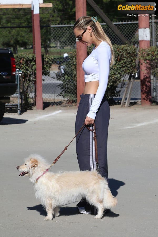 Alexis Ren Shopping For Pumpkins In LA photo 20