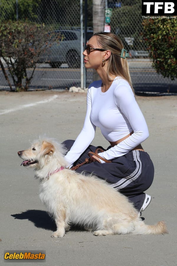 Alexis Ren Shopping For Pumpkins In LA photo 21