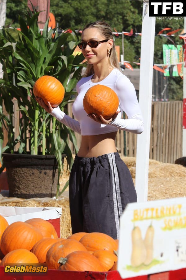 Alexis Ren Shopping For Pumpkins In LA photo 22