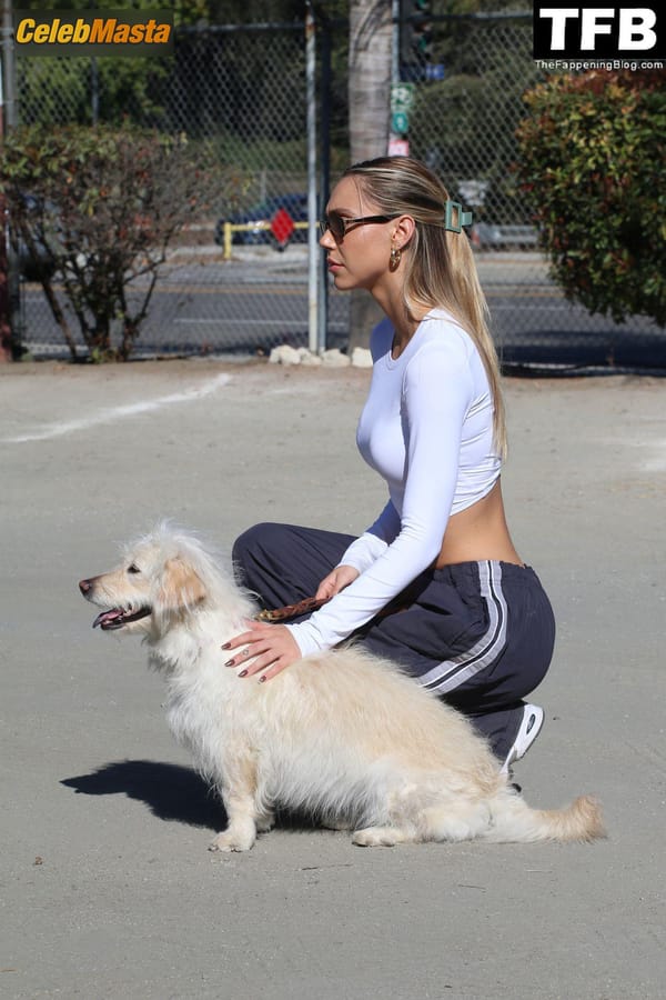 Alexis Ren Shopping For Pumpkins In LA photo 23