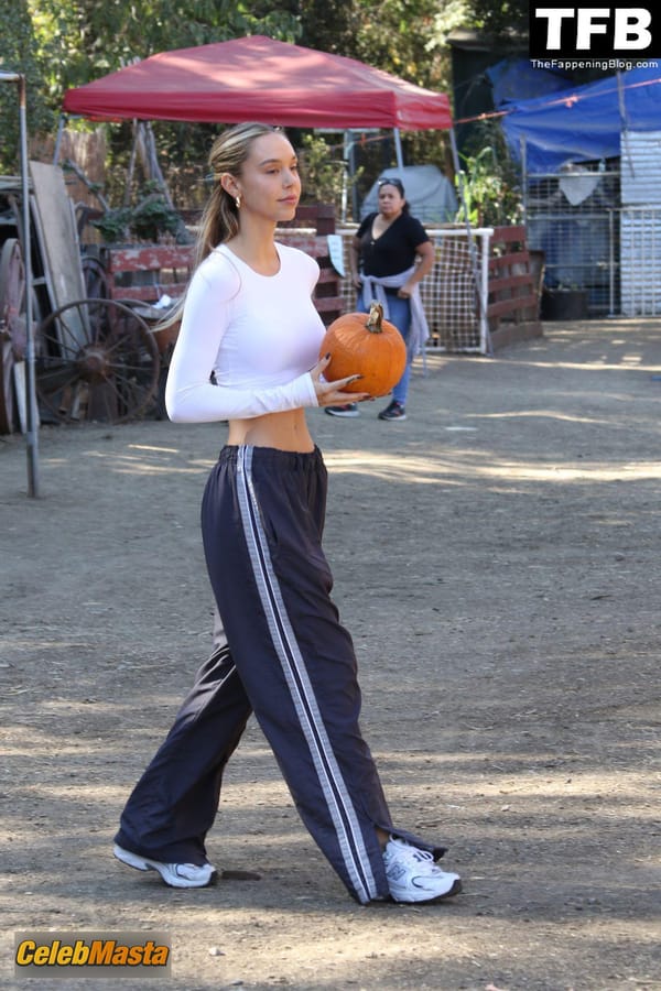 Alexis Ren Shopping For Pumpkins In LA photo 37
