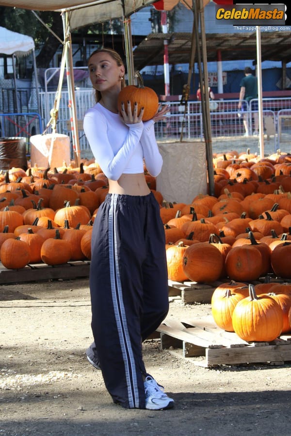 Alexis Ren Shopping For Pumpkins In LA photo 38