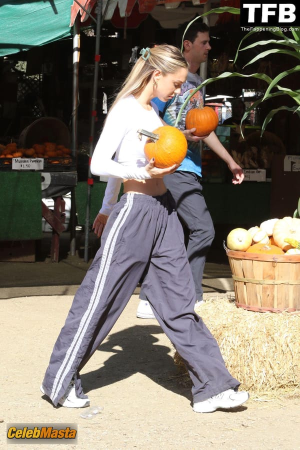 Alexis Ren Shopping For Pumpkins In LA photo 46