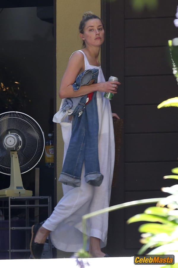 Amber Heard Nip Slip exposes Boob while cleaning out her garage in LA photo 8