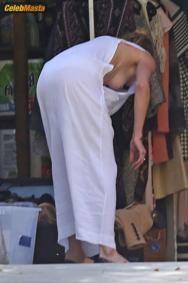 Amber Heard Nip Slip exposes Boob while cleaning out her garage in LA photo 45