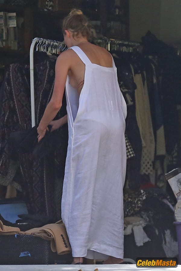 Amber Heard Nip Slip exposes Boob while cleaning out her garage in LA photo 46
