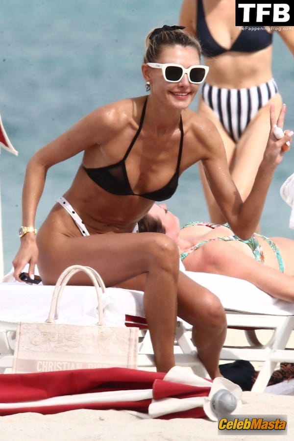 Alina Baikova Bikini at the Beach, Miami photo 18