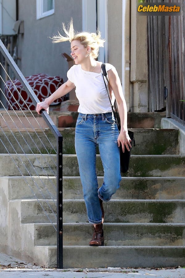 Amber Heard Braless in White T-Shirt Visiting a Friend in Los Angeles photo 11