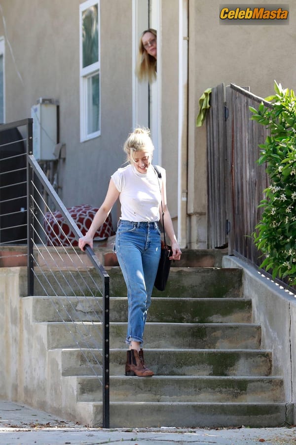 Amber Heard Braless in White T-Shirt Visiting a Friend in Los Angeles photo 12