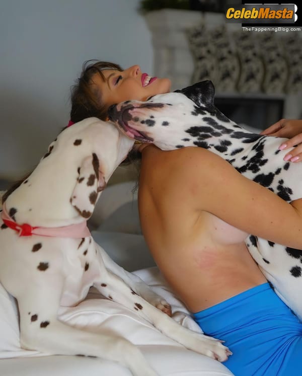 Amanda Cerny Topless Sideboob Photoshoot for Social Media photo 1
