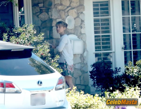 Allison Mack First Photos Since NXIVM Sentencing Date Announced photo 7
