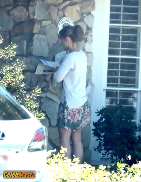 Allison Mack First Photos Since NXIVM Sentencing Date Announced photo 11