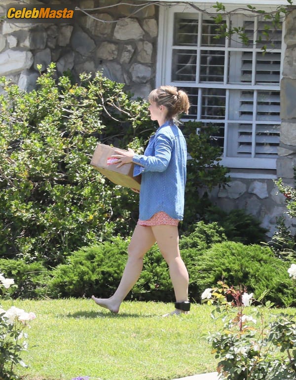 Allison Mack First Photos Since NXIVM Sentencing Date Announced photo 14