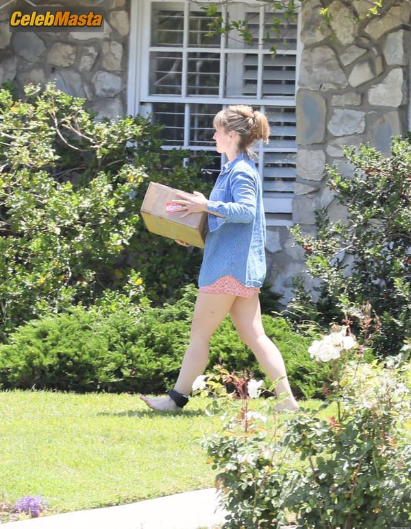 Allison Mack First Photos Since NXIVM Sentencing Date Announced photo 17