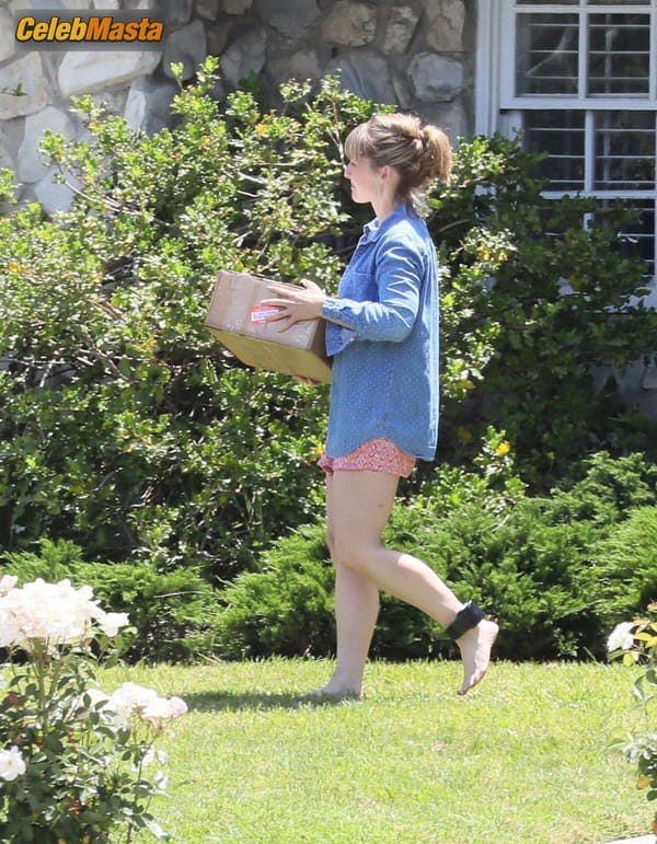 Allison Mack First Photos Since NXIVM Sentencing Date Announced photo 21