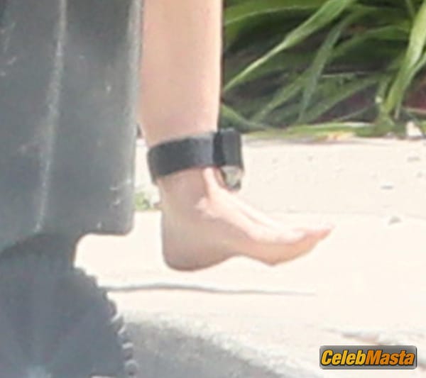 Allison Mack First Photos Since NXIVM Sentencing Date Announced photo 23