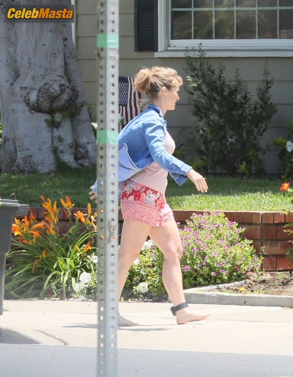 Allison Mack First Photos Since NXIVM Sentencing Date Announced photo 34