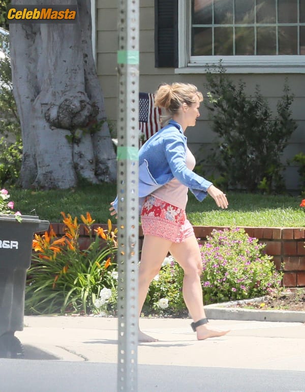 Allison Mack First Photos Since NXIVM Sentencing Date Announced photo 35