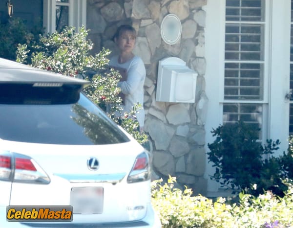 Allison Mack First Photos Since NXIVM Sentencing Date Announced photo 38