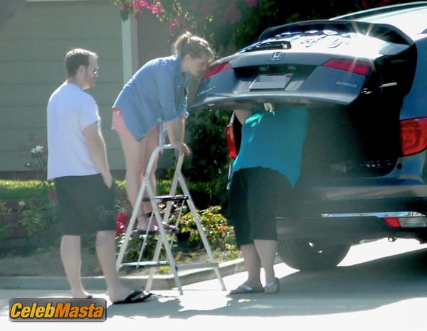 Allison Mack First Photos Since NXIVM Sentencing Date Announced photo 40