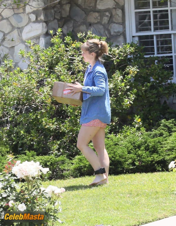 Allison Mack First Photos Since NXIVM Sentencing Date Announced photo 44