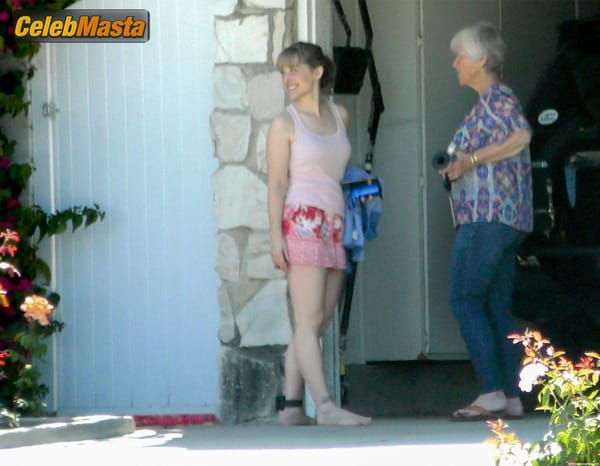 Allison Mack First Photos Since NXIVM Sentencing Date Announced photo 46