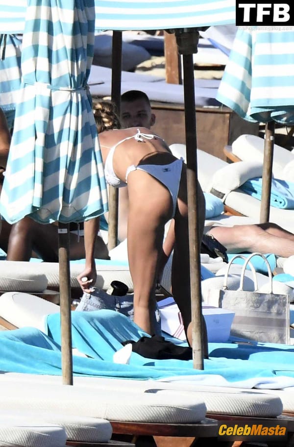 Alina Baikova Bikini at the Beach, Greece photo 7