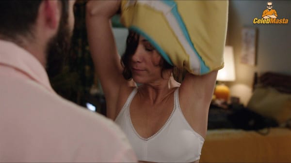 Kristen Wiig Topless & Pussy Bush Pics photo 6