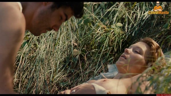 Lea Seydoux Scissoring Sex Scene photo 33