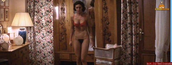 Hot Monica Bellucci Nipples and Side Boobs Photos photo 25