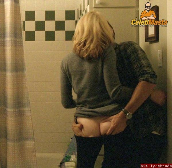 Pussy and Nipple Photos of Elizabeth Banks photo 5