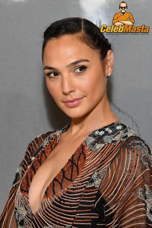 Gal Gadot Cleavage And Paparazzi Pictures photo 6