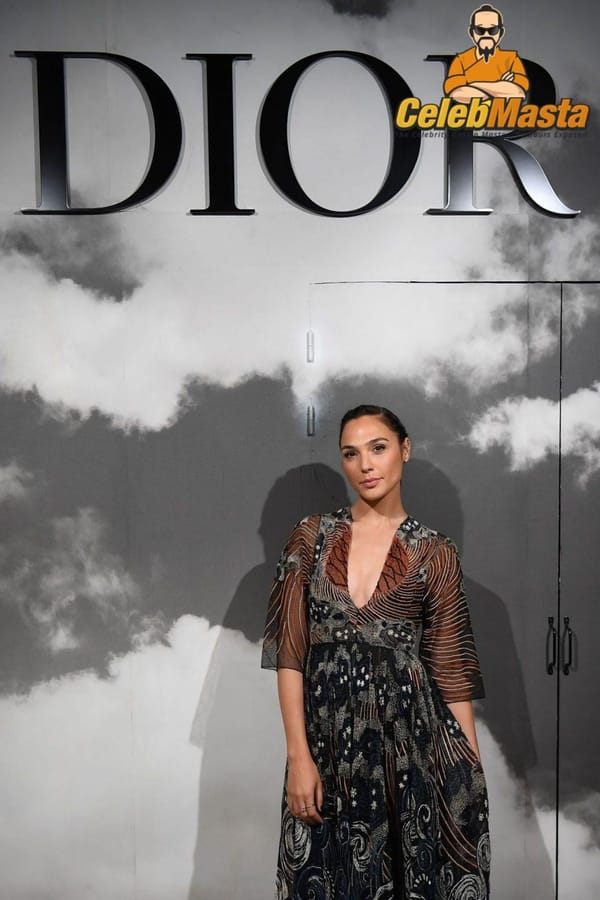 Gal Gadot Cleavage And Paparazzi Pictures photo 21
