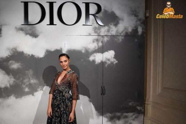 Gal Gadot Cleavage And Paparazzi Pictures photo 34